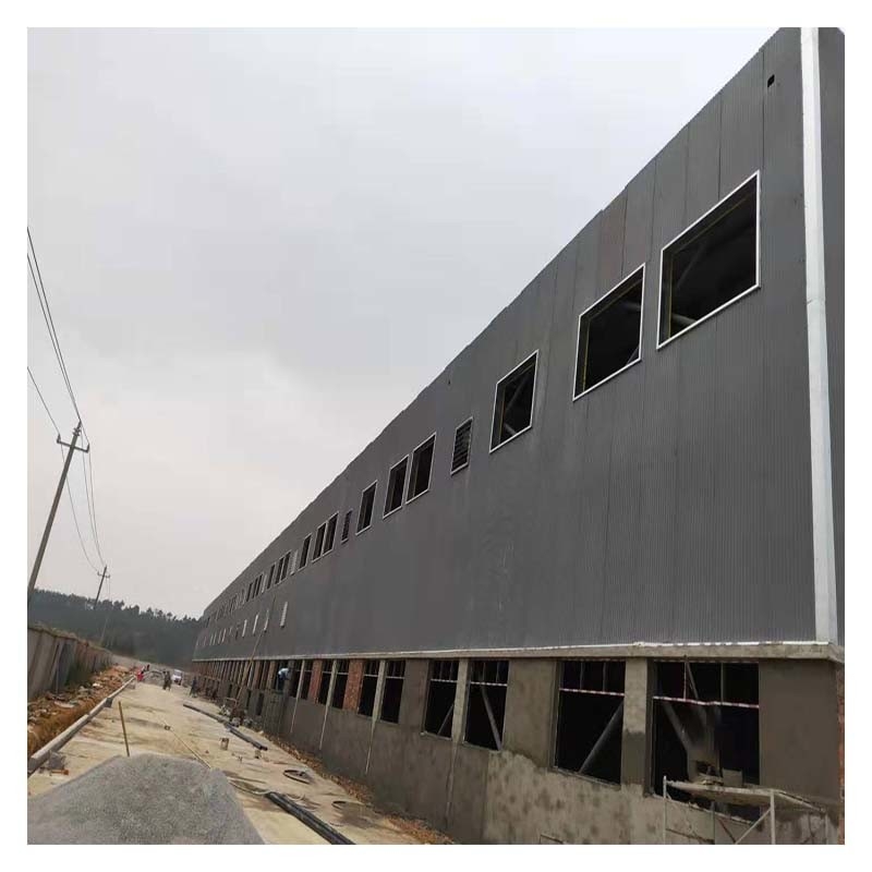 La durata di vita delle strutture in acciaio prefabbricate supera i 50 anni per officine, magazzini e magazzini.