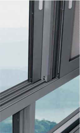 Il finestrino scorrevole termico e insonorizzante con schermo per camera da letto, studio, balcone, ecc.