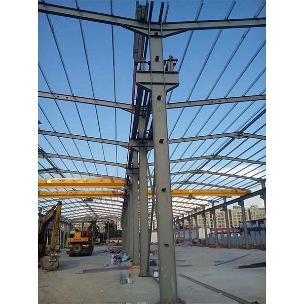 Lavori di costruzioni prefabbricate in acciaio e di costruzioni supportate da acciaio a forma di H
