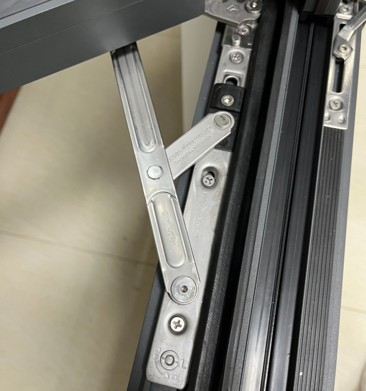 Finestra di casello in stile minimalista moderno con schermo nascosto facile da rimuovere e pulire